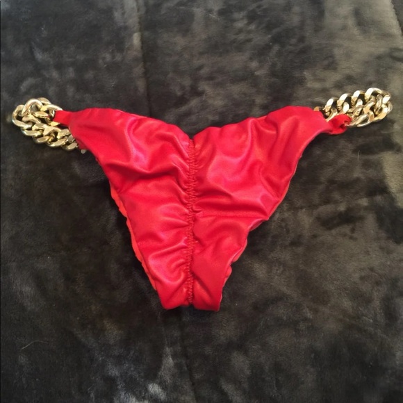 Bikini - Picture 3 of 3